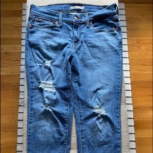 Levi’s Boyfriend tapered-legs Jeans.